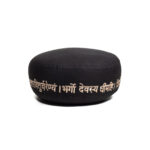 Cuscino Meditazione 'Gayatri Mantra' Nero
